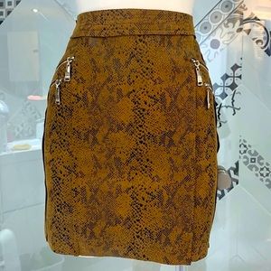 NWT 🌸Beautiful Snakeskin Faux Leather Mini Skirt